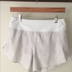 Athleta printed Run With It Shorts